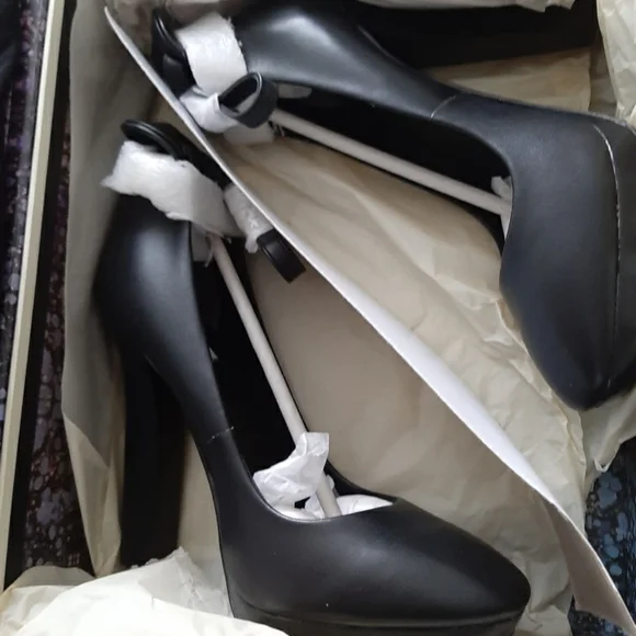 Heels - Picture 3 of 8